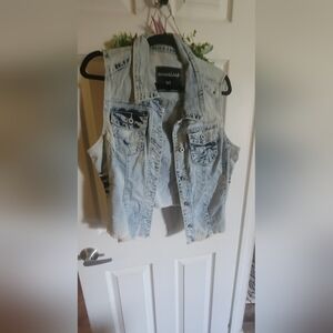 Maurices blue jean vest. New no tags XL